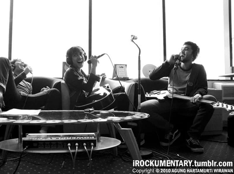 Morfem Inerviews:99ers Radio Bandung 18 Maret 2010